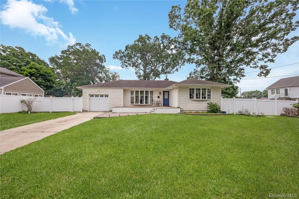 516 Shade Street, North Babylon
