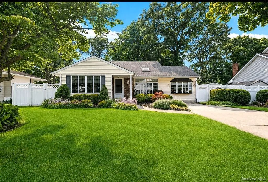 12 Larry Road, Selden