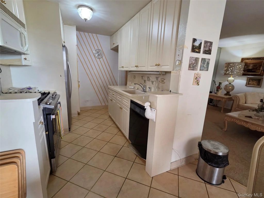 18-05 215th Street # 5d, Bayside