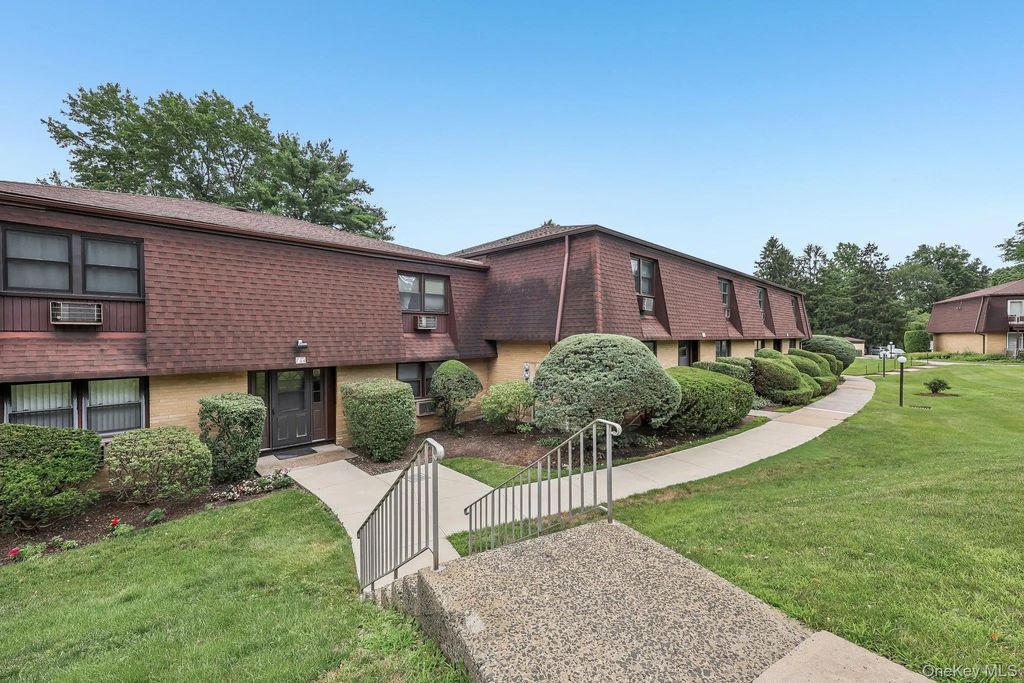1 Germonds Village # 5, Nanuet