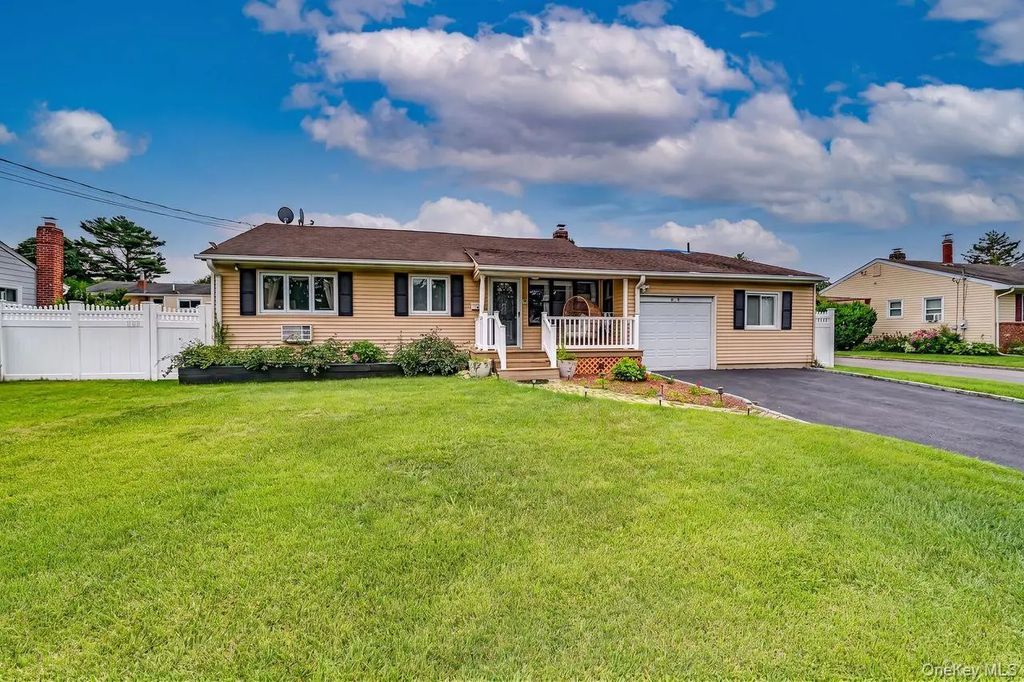22 Dollard Drive, North Babylon