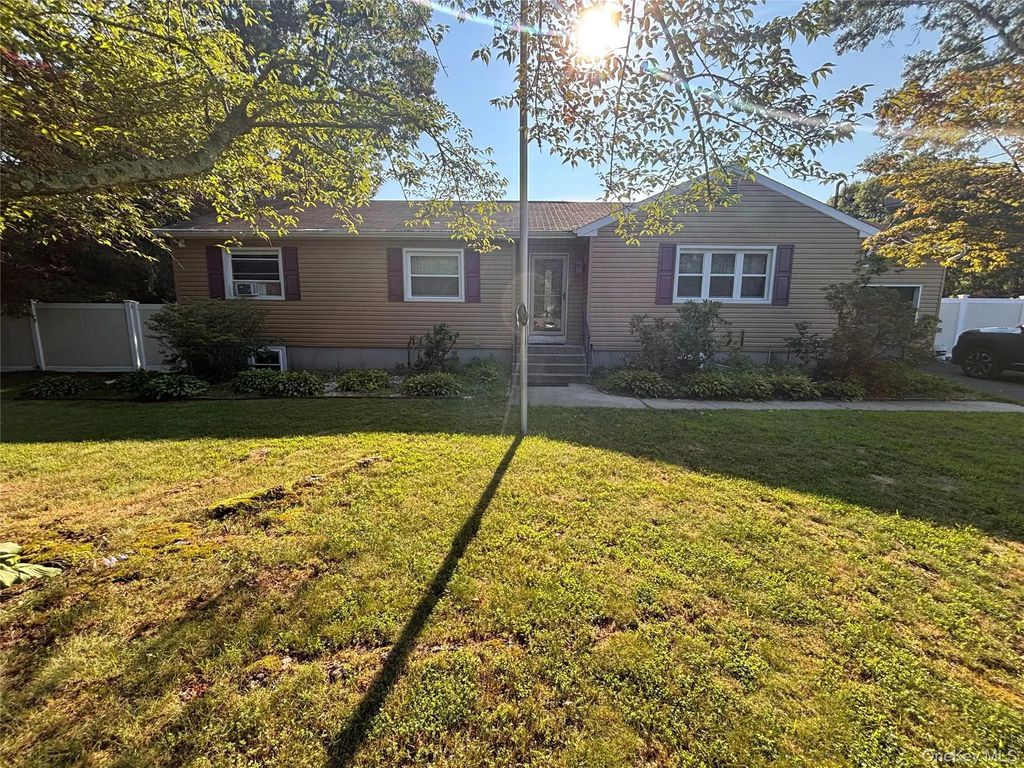 444 Bicycle Path, Port Jefferson Station