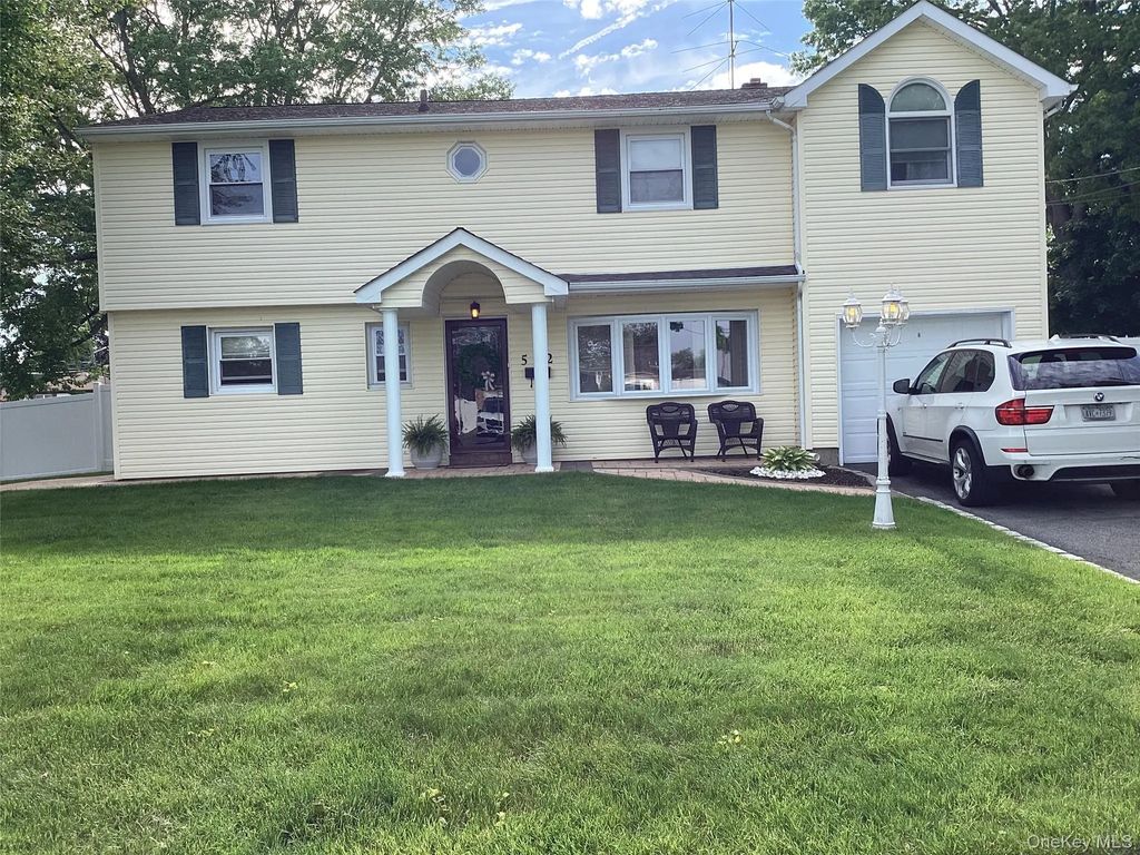 512 Fenimore Avenue, North Babylon