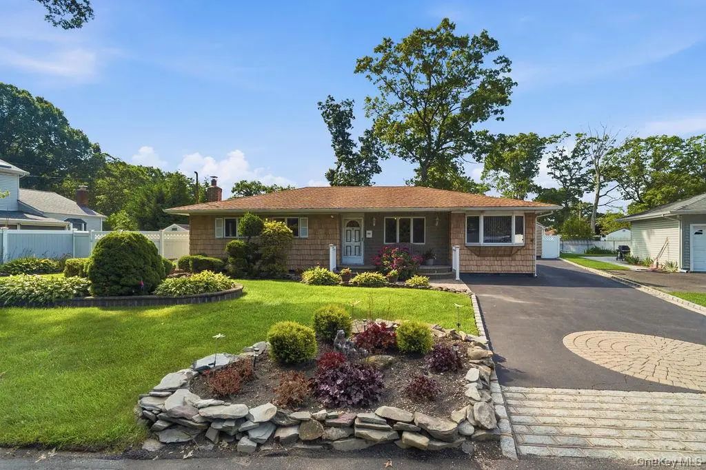 432 Wildwood Road, Ronkonkoma