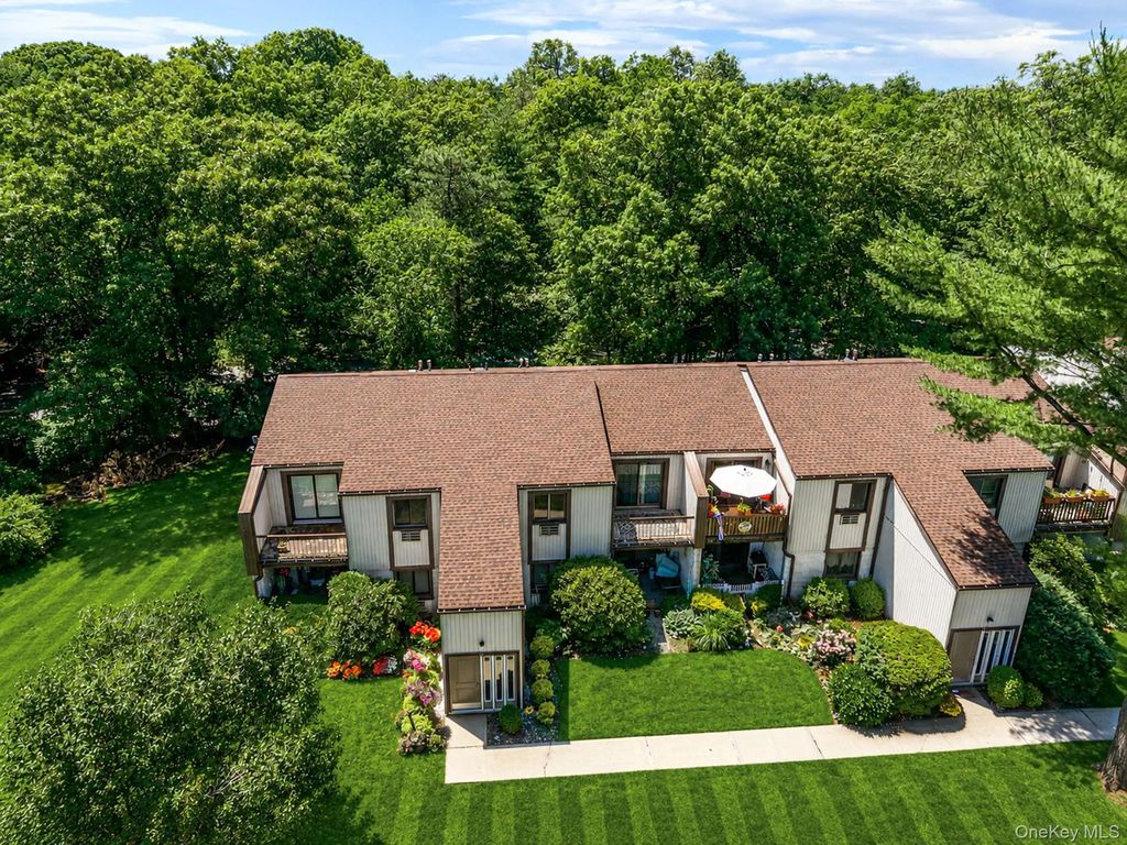 35 Richmond Boulevard # 4b, Ronkonkoma