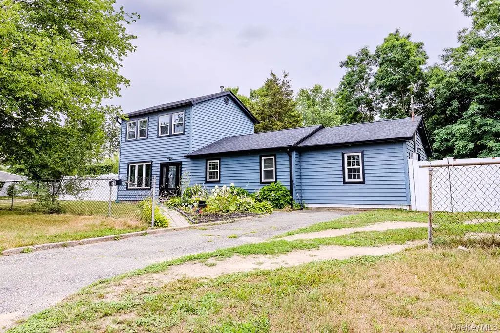 38 Tamarack Street, Central Islip