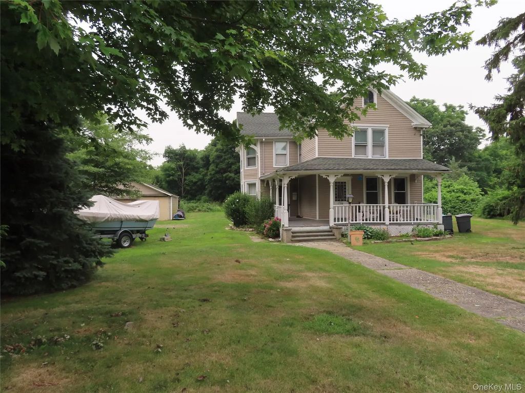 26 Rollstone Avenue, West Sayville