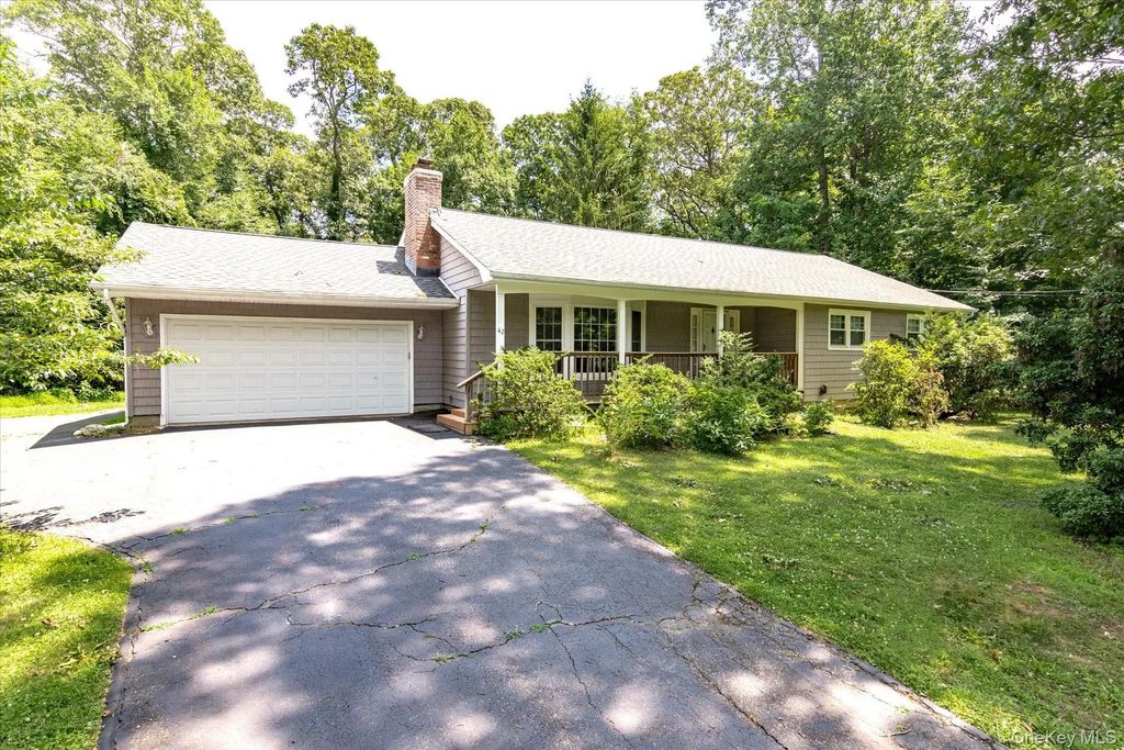 62 Aspen Lane, Stony Brook