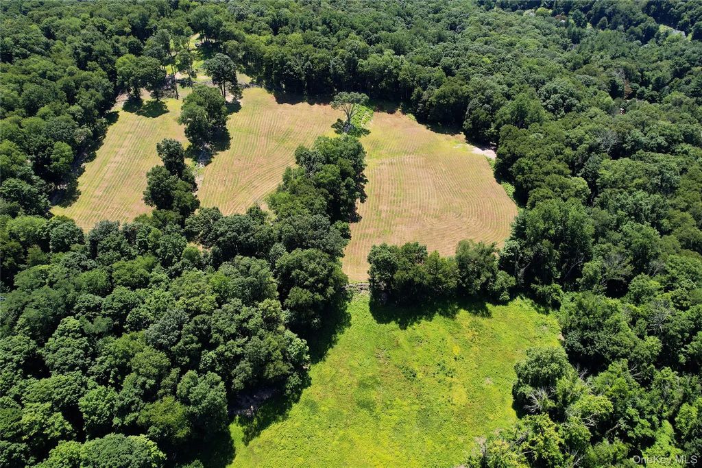 725 Croton Lake Road, Bedford Corners
