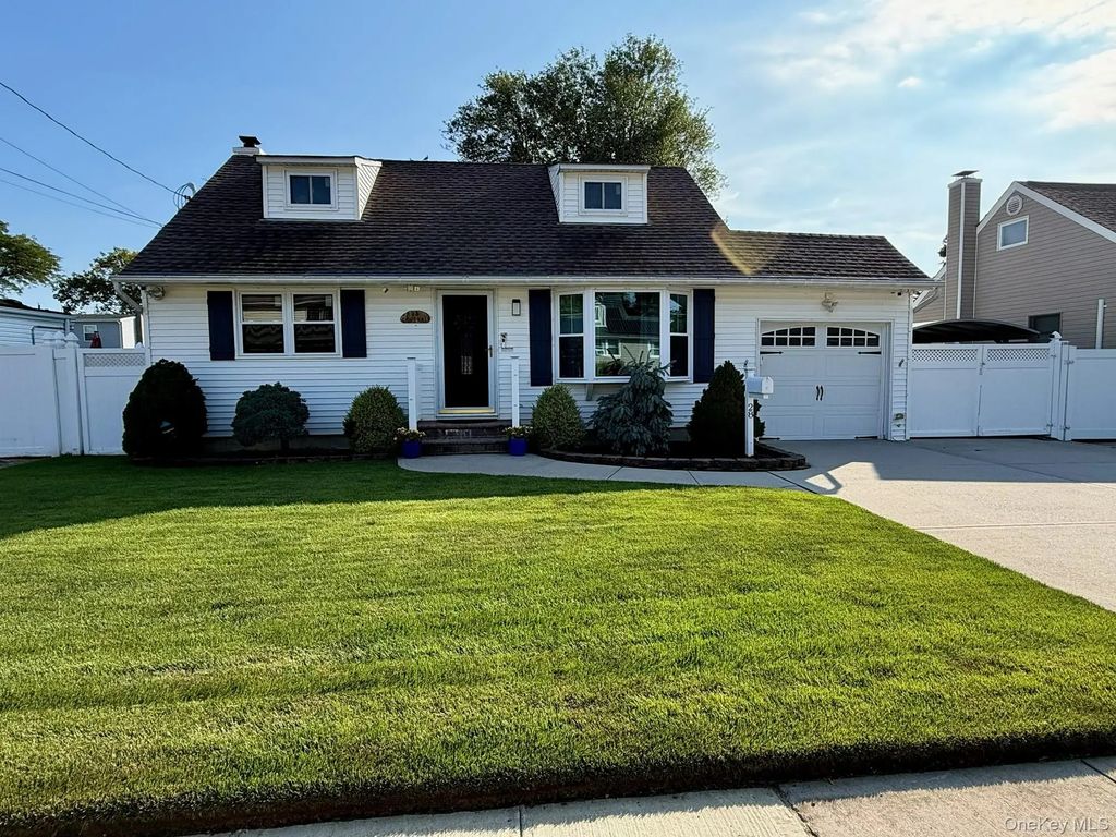 28 Central Avenue, North Babylon