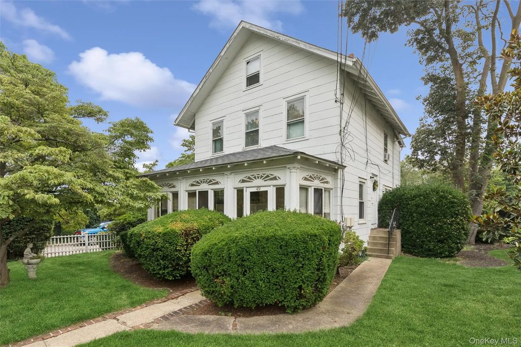 49 Clinton Avenue, Huntington
