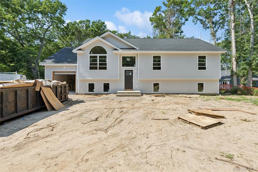 129 Cedar Lane, Medford