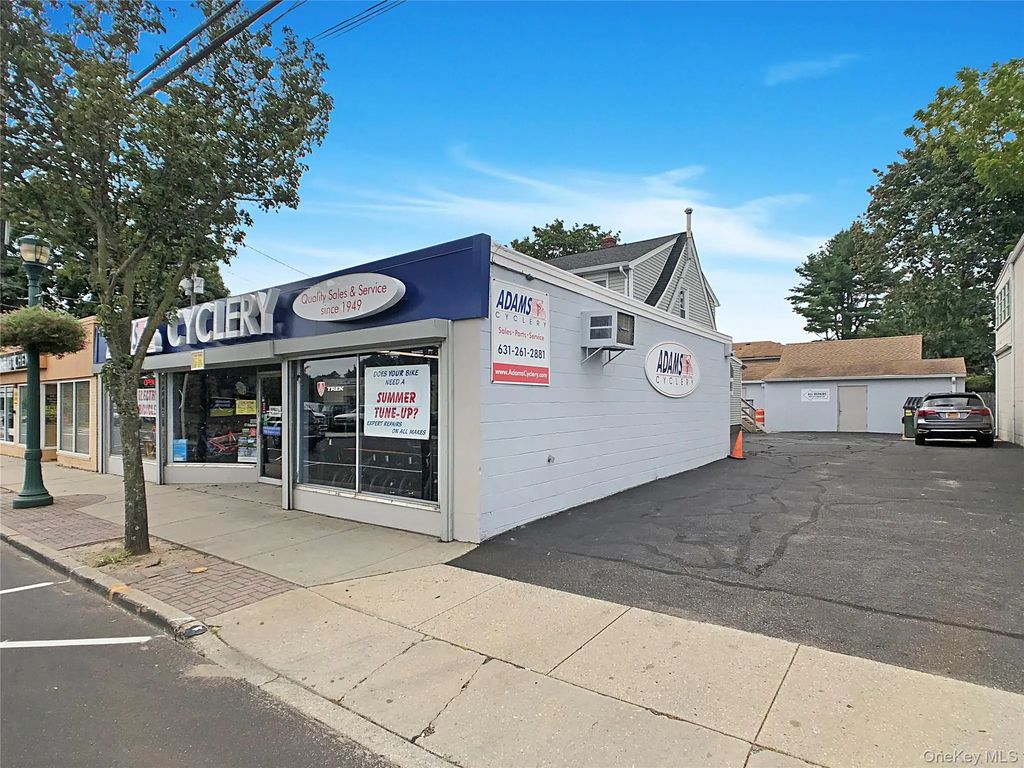 270 Larkfield Road, East Northport
