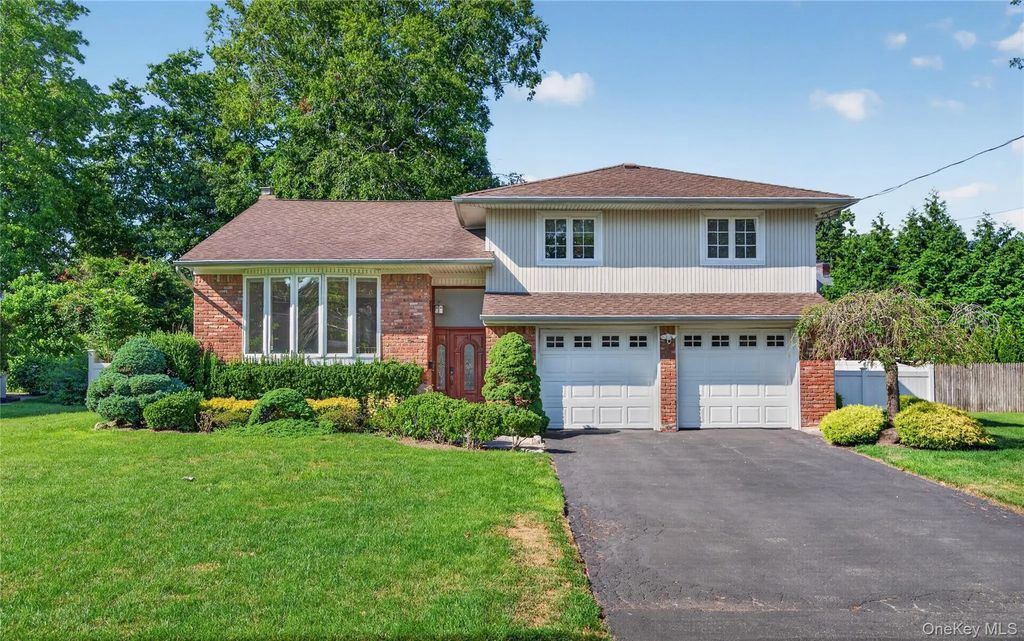 78 Sugar Maple Drive, Roslyn