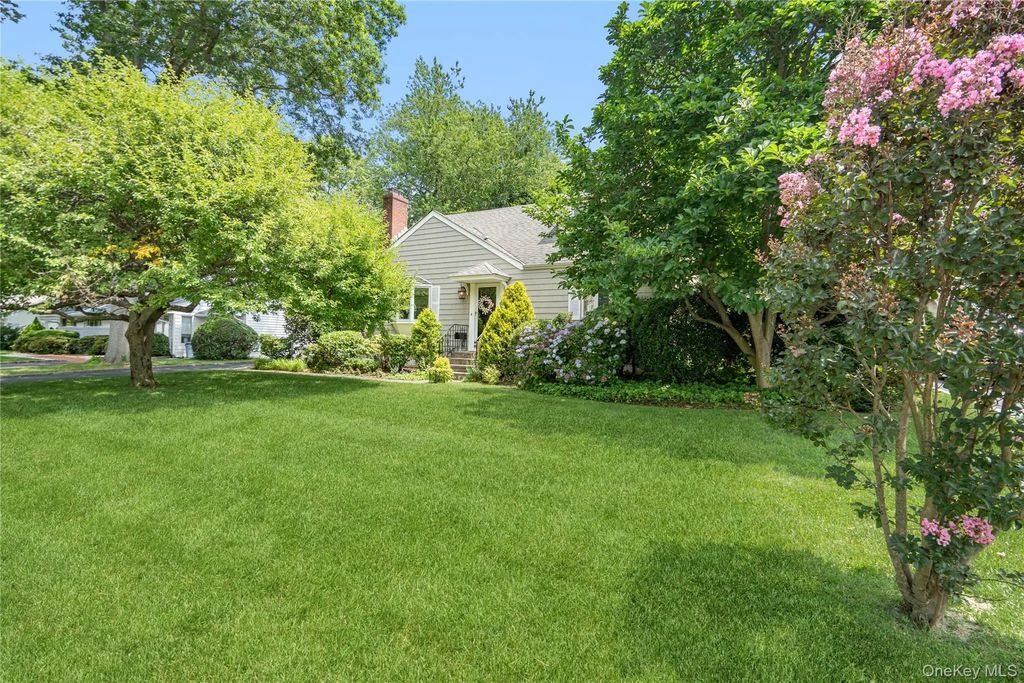21 Circle Drive, Glen Cove