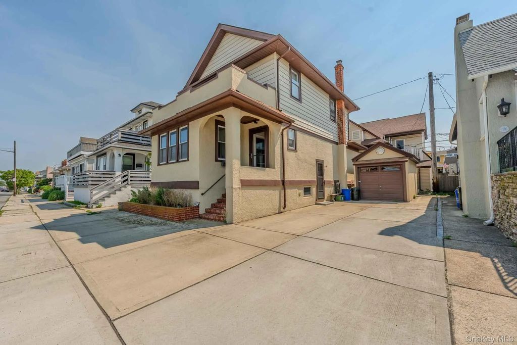 124 Roosevelt Boulevard, Long Beach