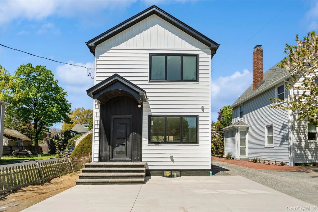 994 Singleton Avenue, Woodmere