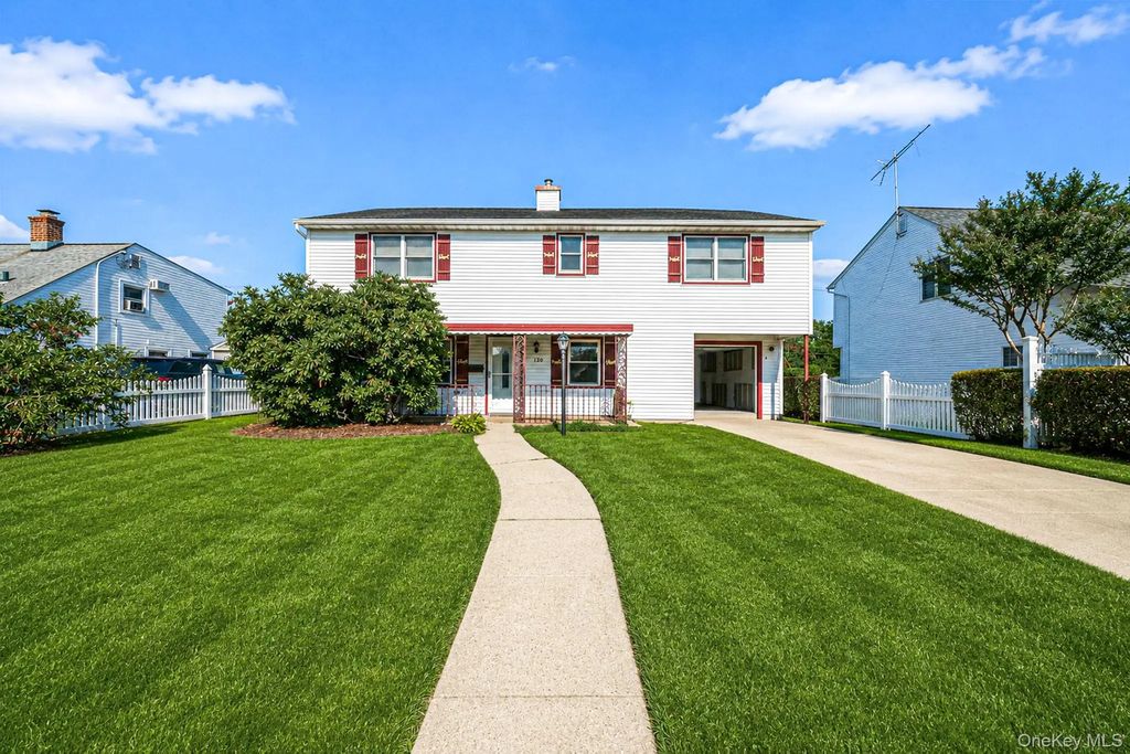 120 Ranch Lane, Levittown