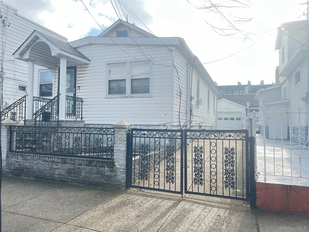 127-06 103rd, Richmond Hill S.