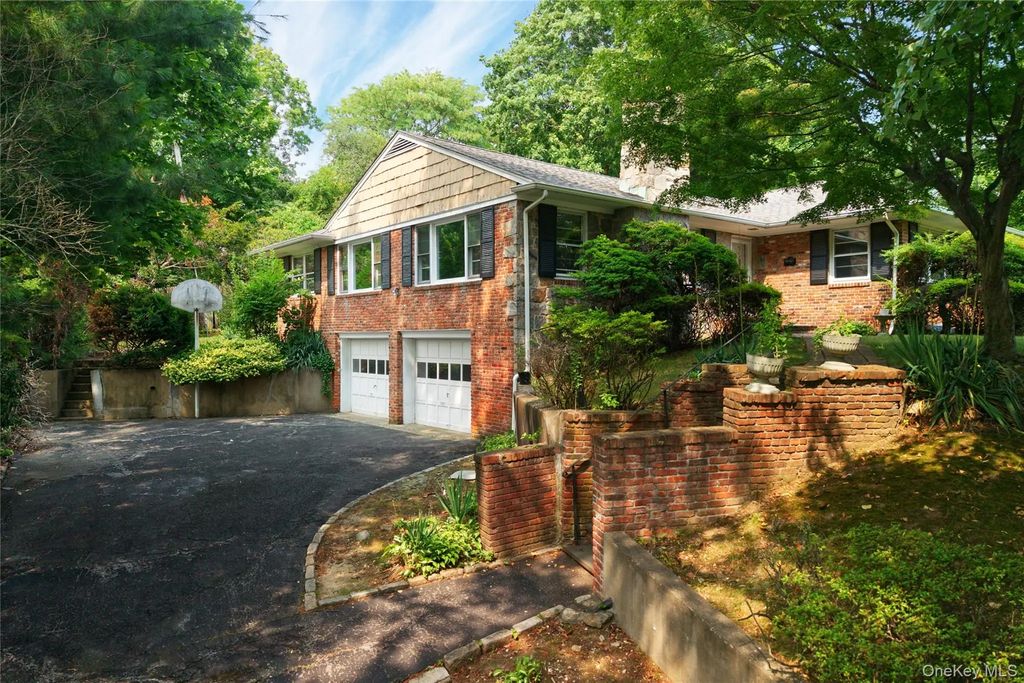 31 Orchard Farm Road, Port Washington
