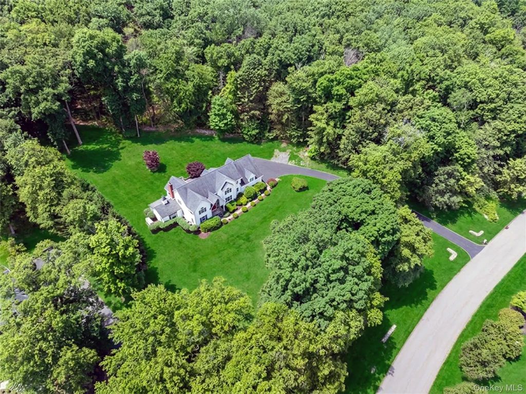 10 Adams Farm Road, Katonah