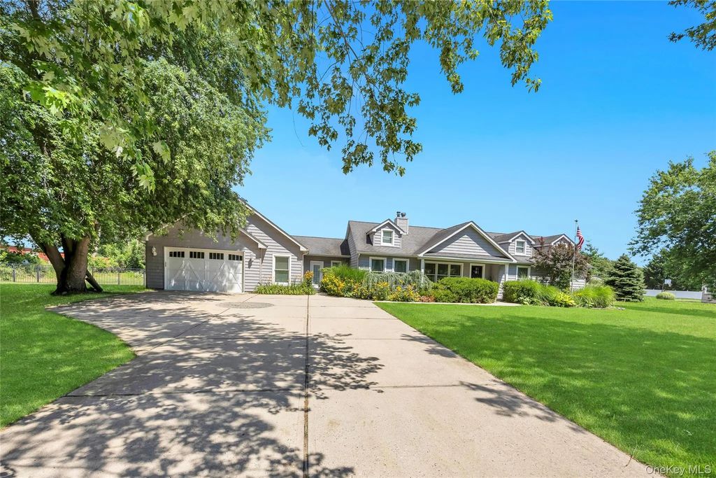 158 South Street, Manorville