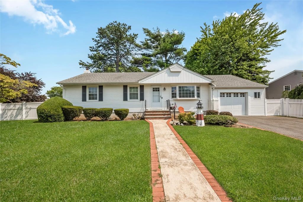 21 Bruce Lane, Farmingdale