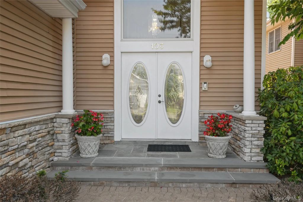 103 Redan Drive, Smithtown