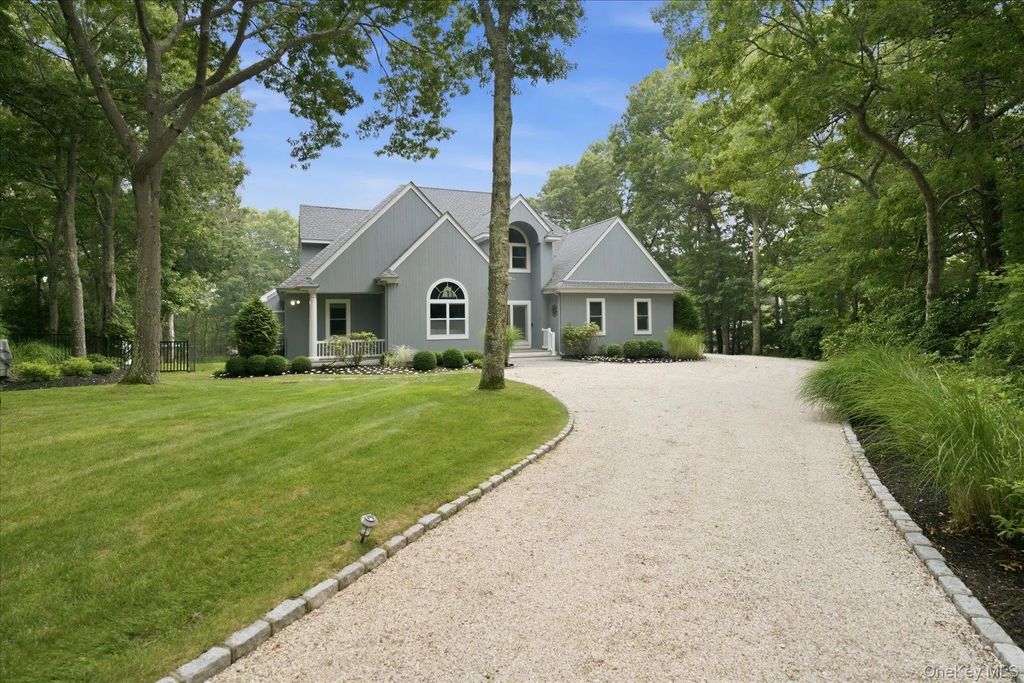 90 Lakeside Lane, Westhampton