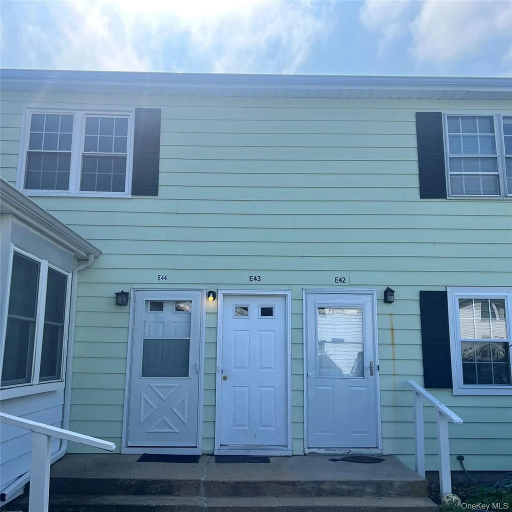 1000 9th Street # 43, Greenport