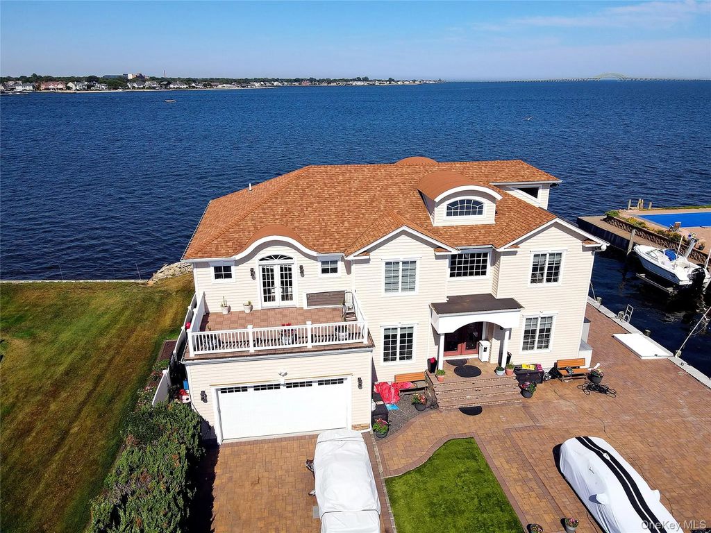 75 Yacht Club Road, Babylon