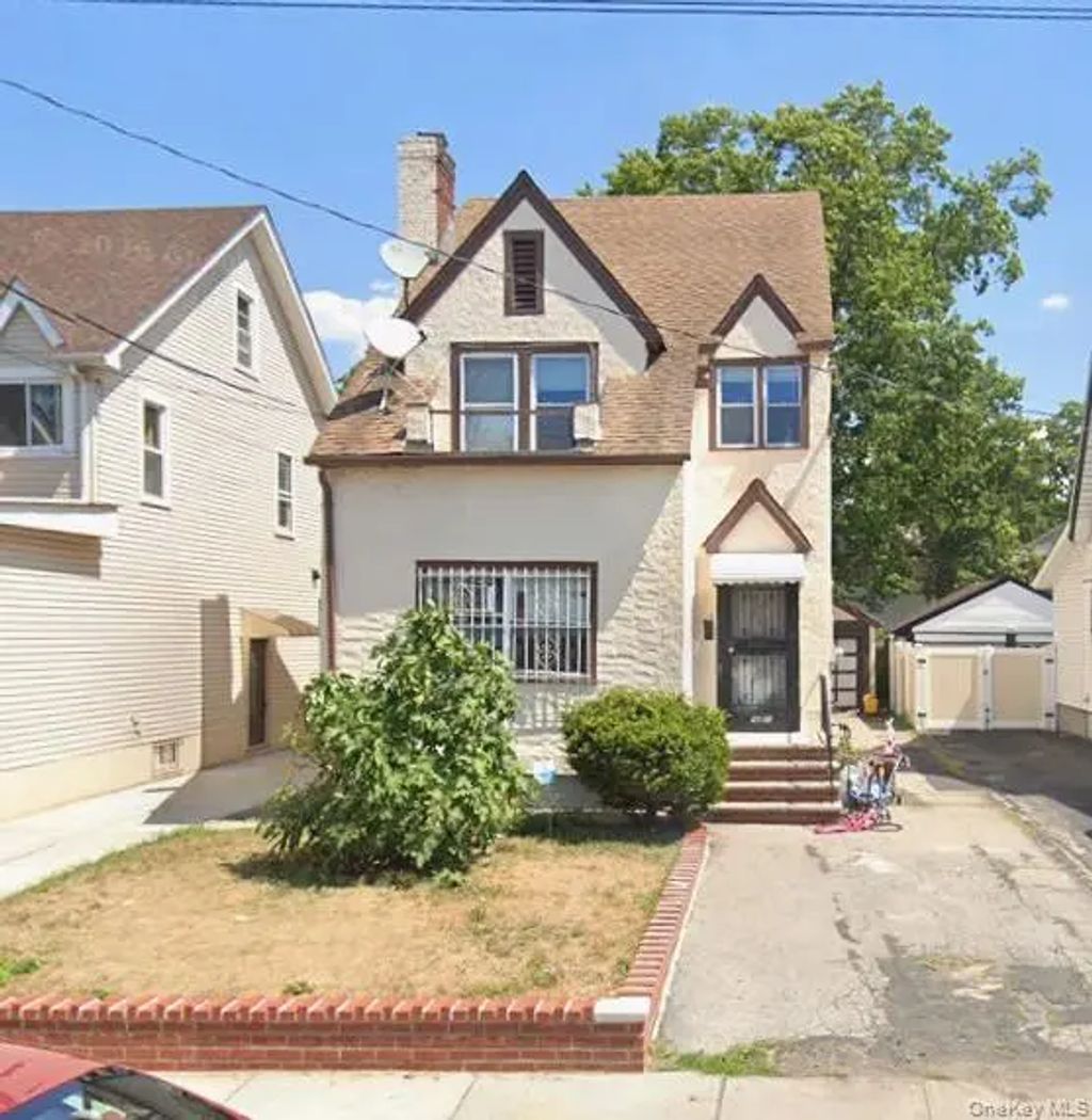 8515 151st Street # 3rd Fl, Jamaica
