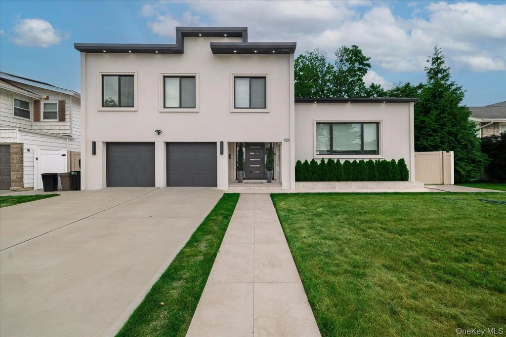 929 Jewel Drive, North Woodmere