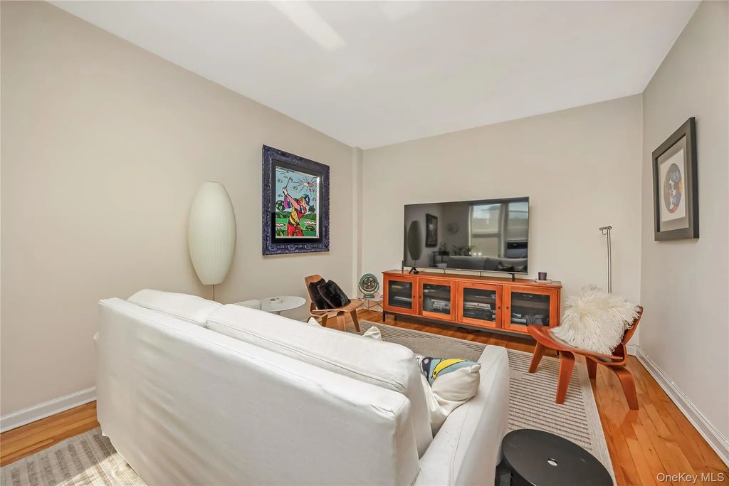 88-02 35th Avenue # 6m, Jackson Heights