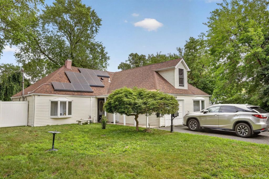 81 S Bedford Avenue, Islandia