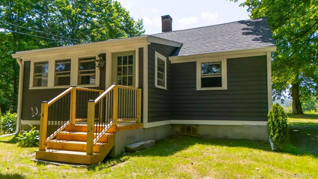 90 State Line Road, Millerton