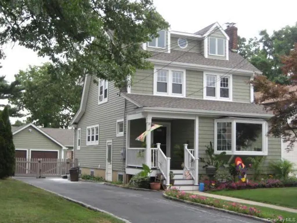 137 Sycamore Street, West Hempstead