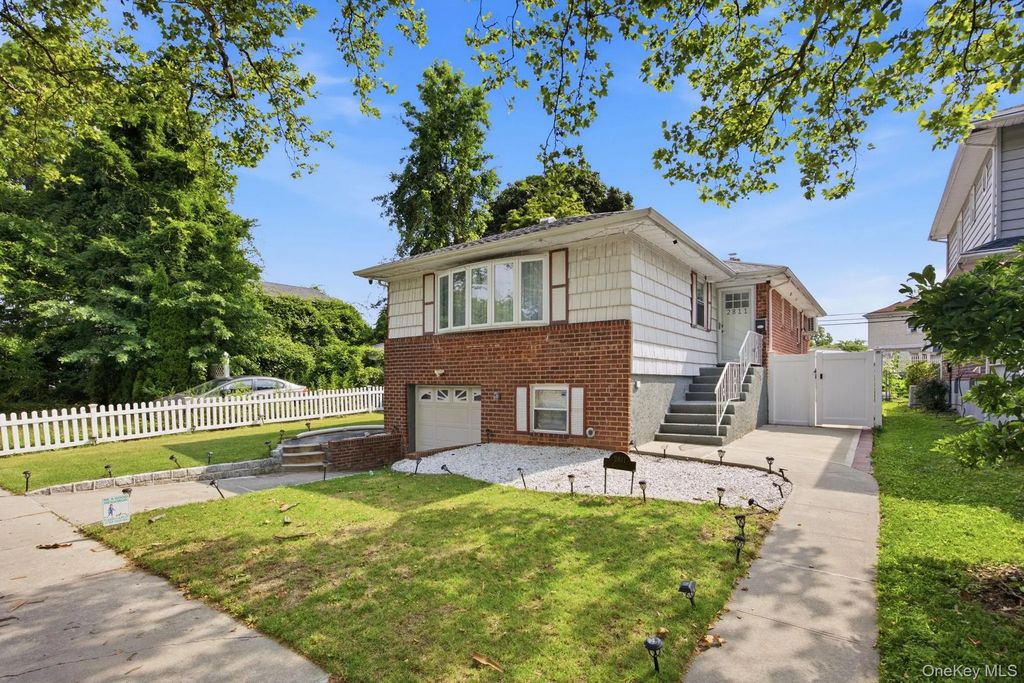 2811 Clearview Expressway, Bayside
