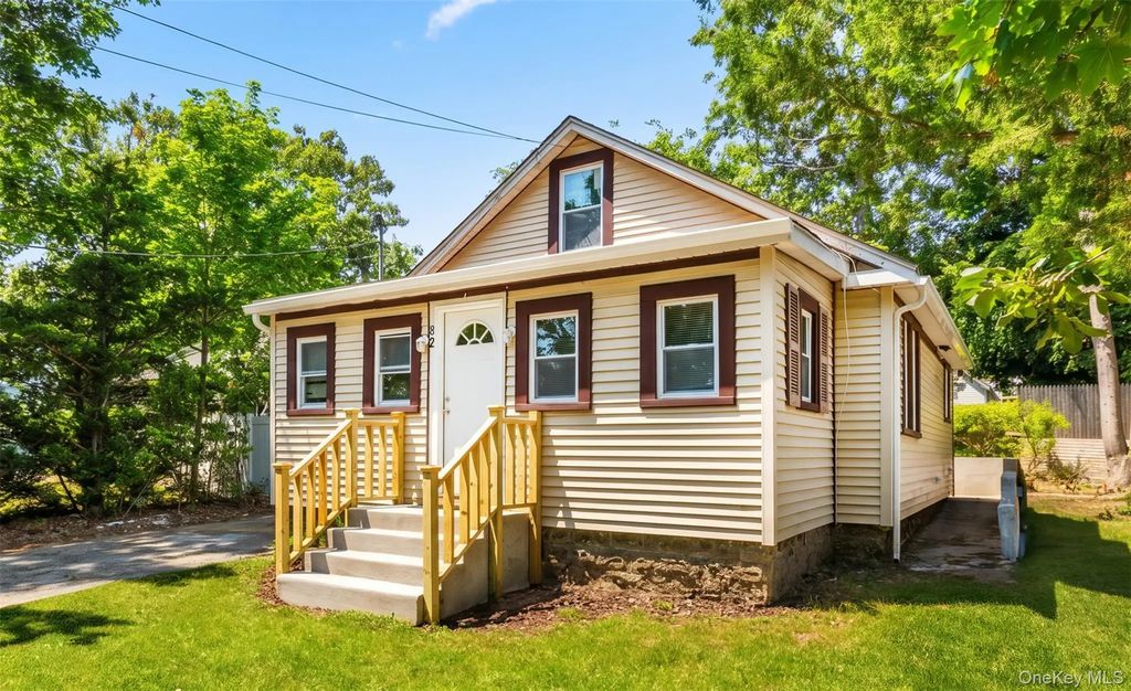 82 Adirondack Drive, Selden
