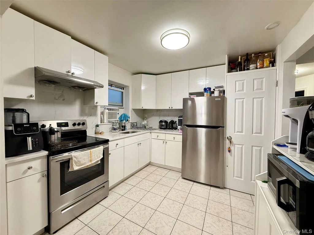 1846 College Point Boulevard, College Point