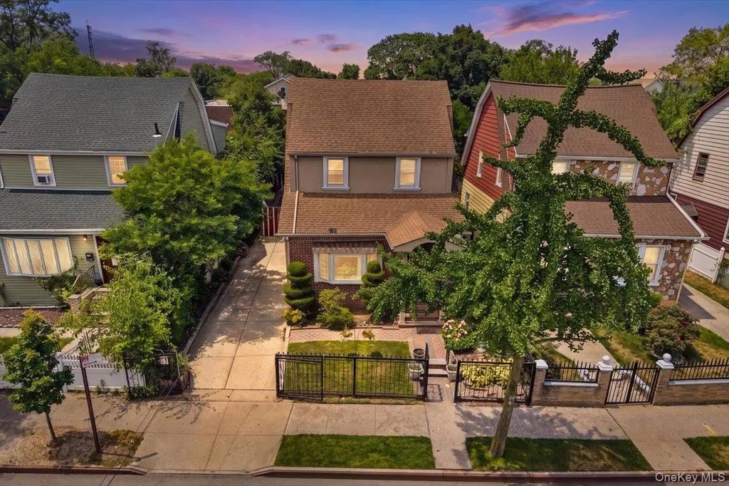 11956 Farmers Boulevard, Saint Albans
