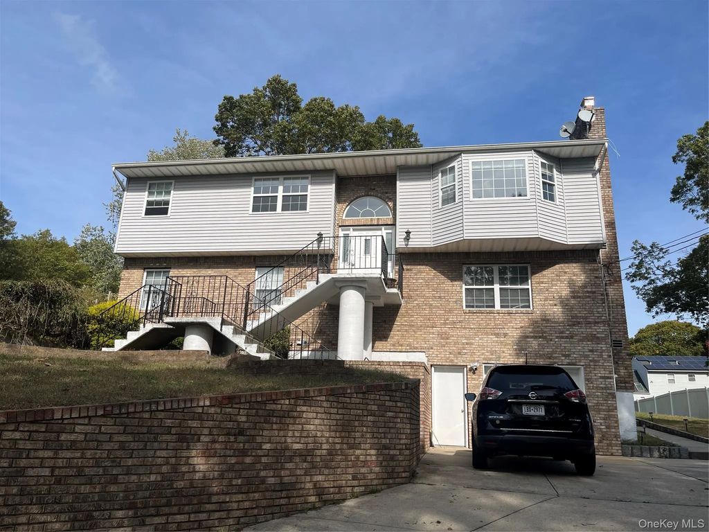 39 Elder Avenue, Farmingville