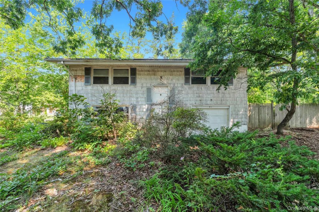 41 Arrowhead Lane, East Setauket