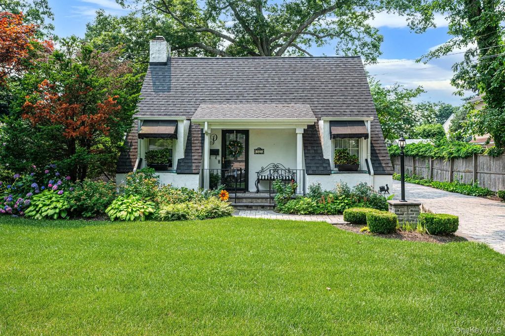 527 Brooklyn Boulevard, Brightwaters