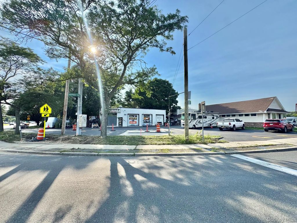 554 Hauppauge Road, Hauppauge