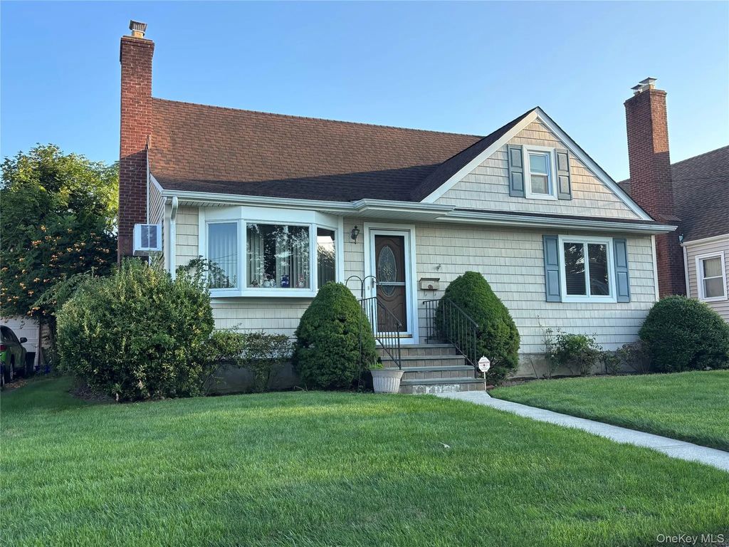 1054 Highland Street, Baldwin