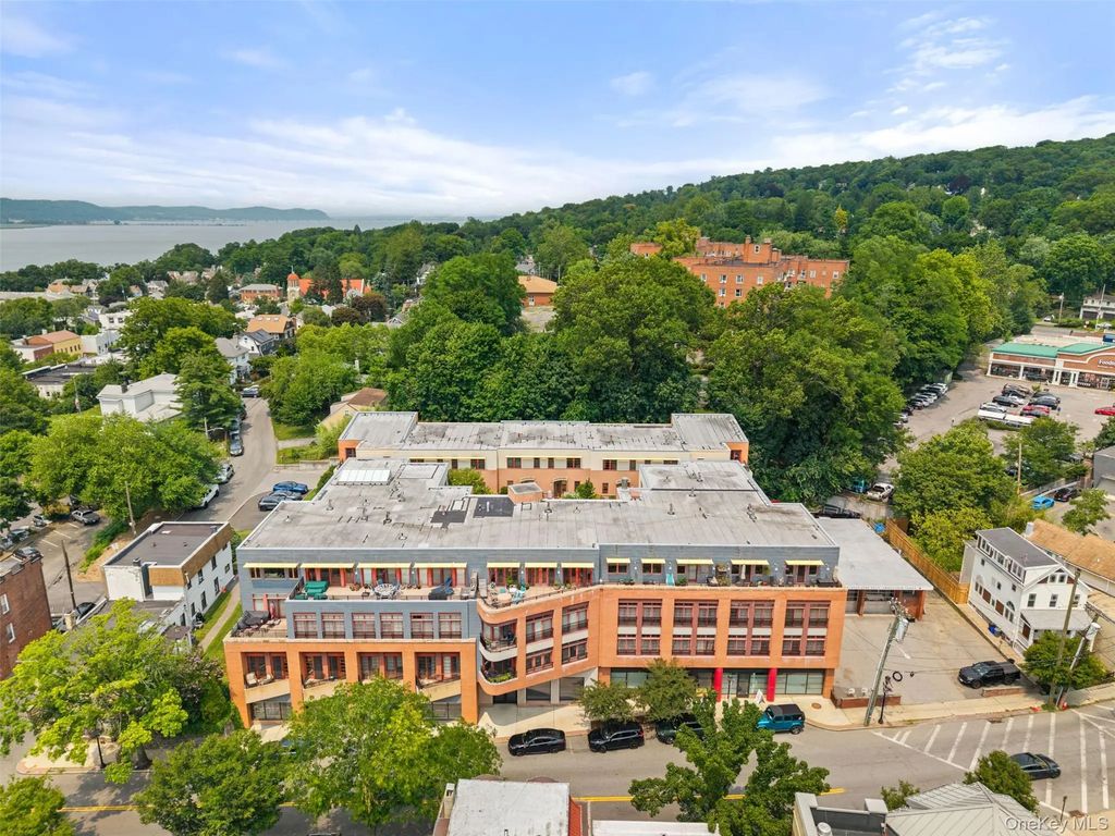45 Main Street # 3j, Hastings-on-Hudson
