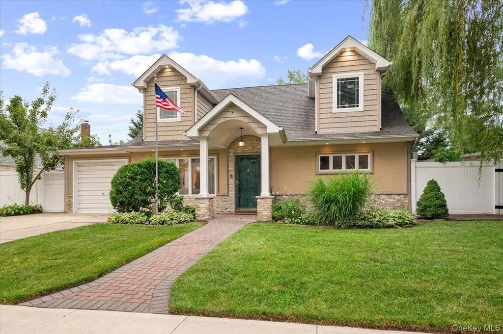 3850 Jean Avenue, Bethpage