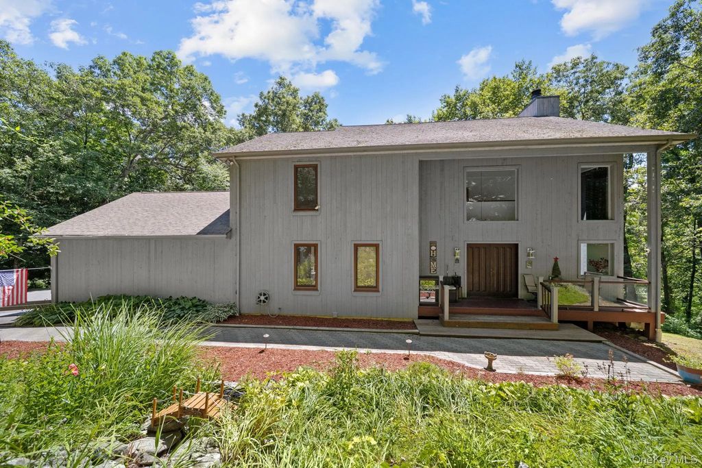 23 River Road, Brewster