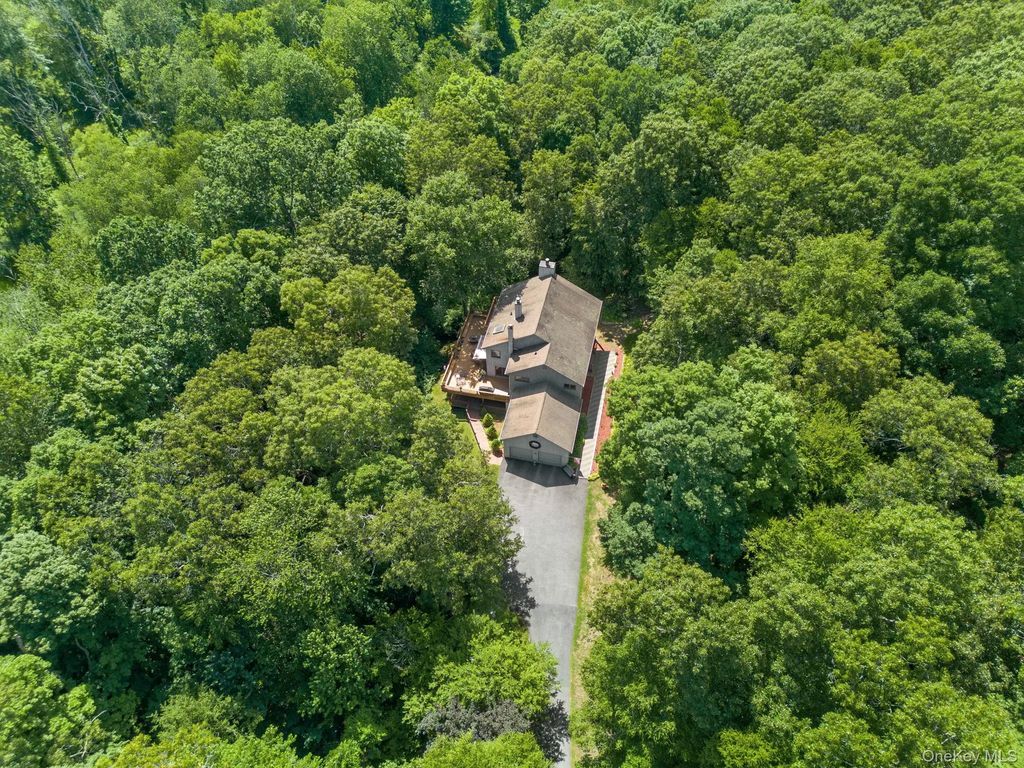 23 River Road, Brewster
